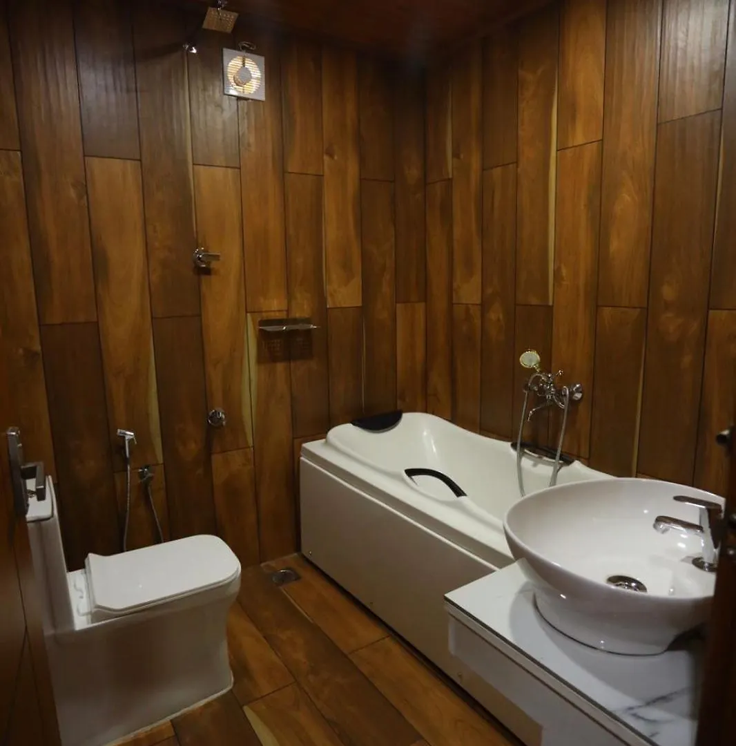 Karingens Resort Malayattur