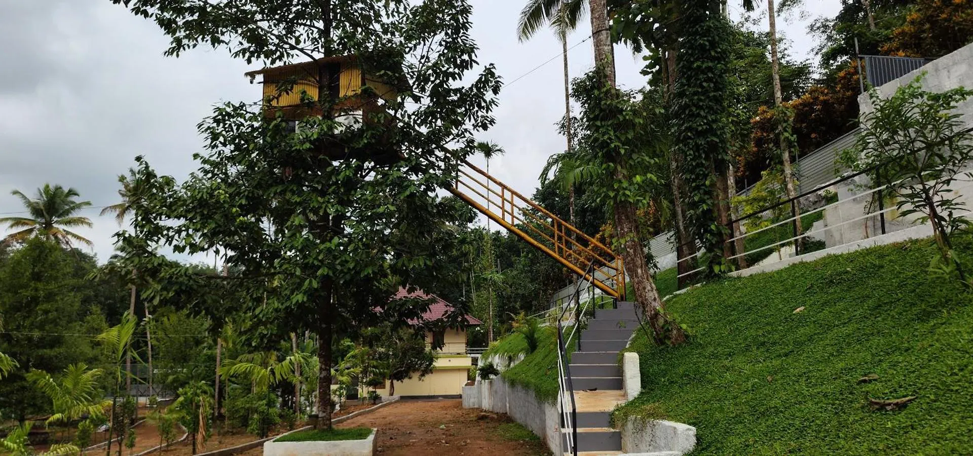 Karingens Resort Malayattur