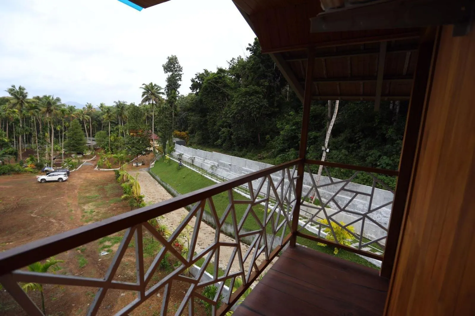 Karingens Resort Malayattur