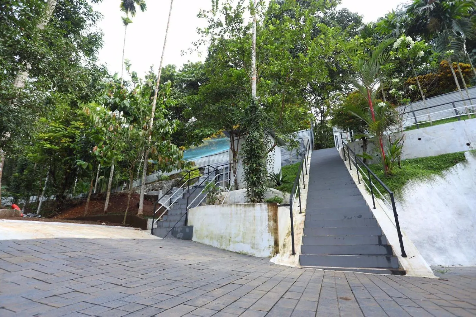 Karingens Resort Malayattur