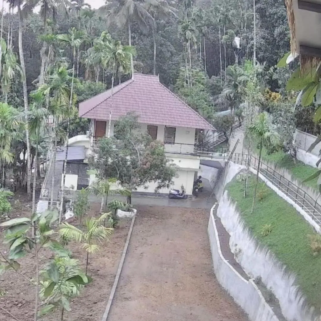 Karingens Resort Malayattur