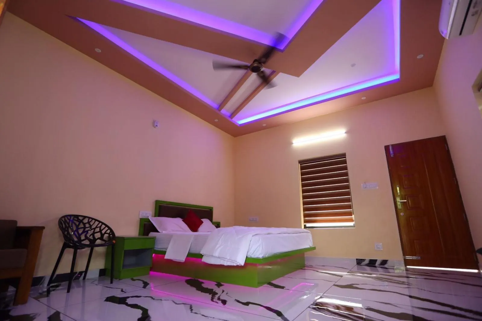 Karingens Resort Malayattur