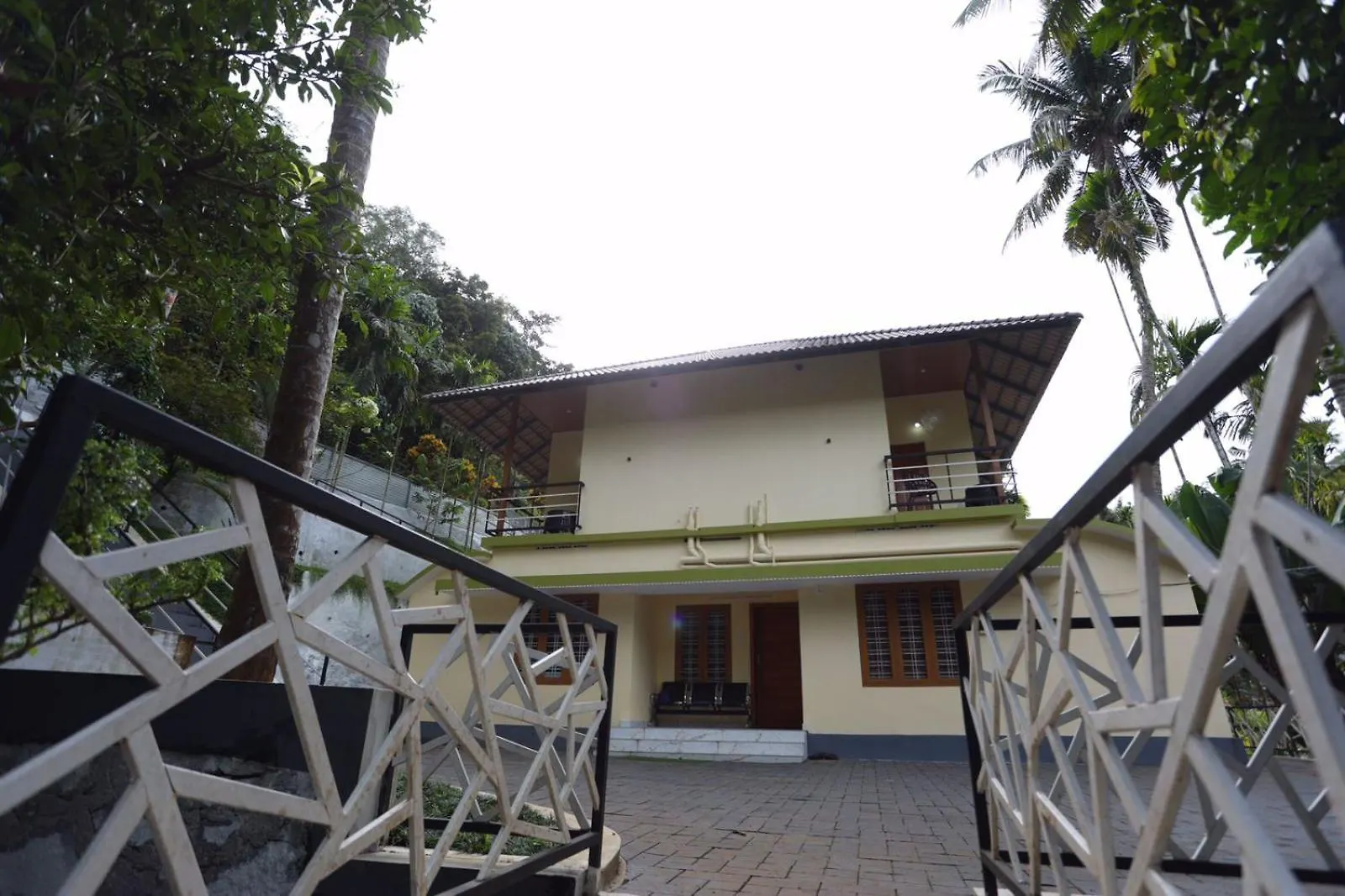 Karingens Resort Malayattur