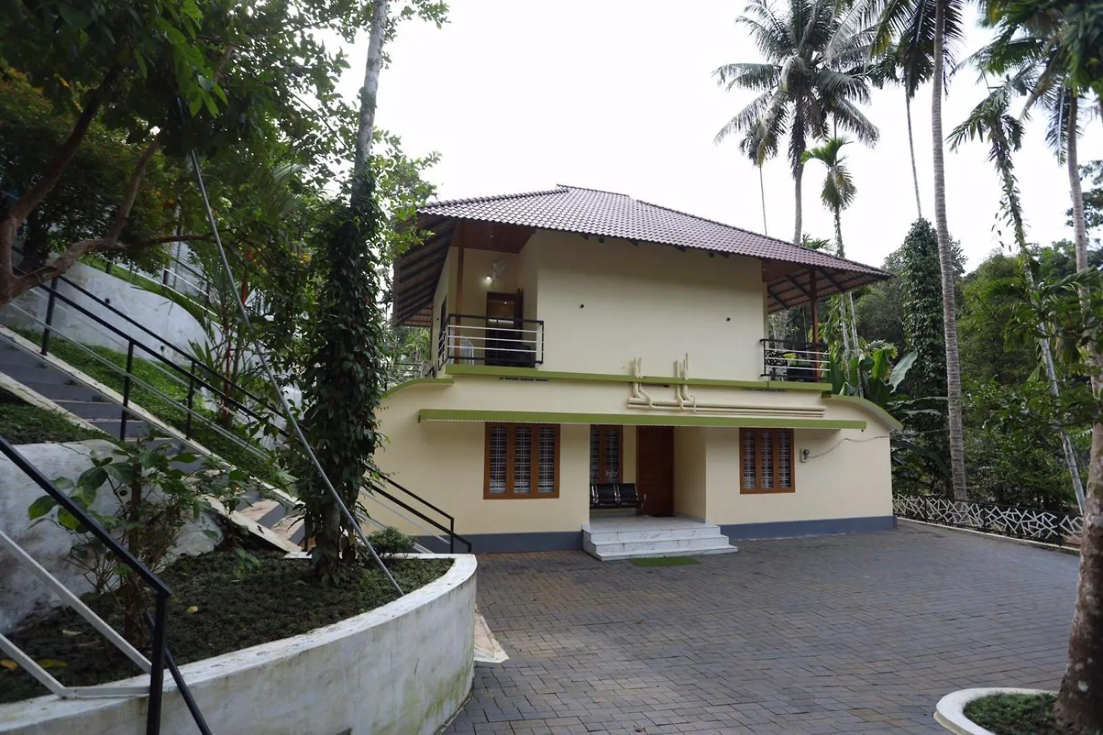 Karingens Resort Malayattur