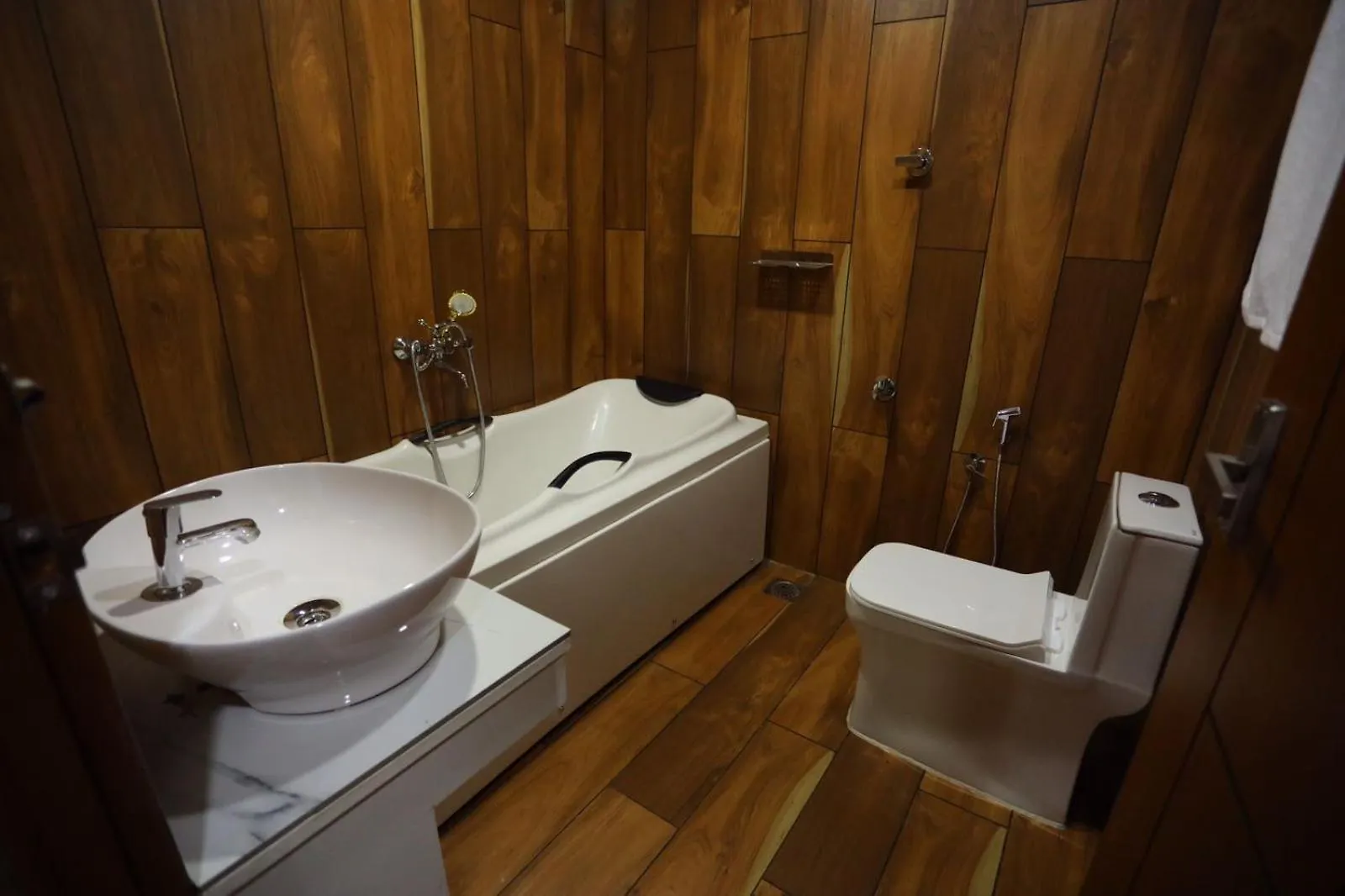 Karingens Resort Malayattur