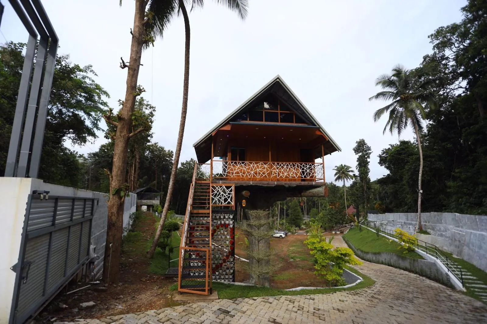 Karingens Resort Malayattur